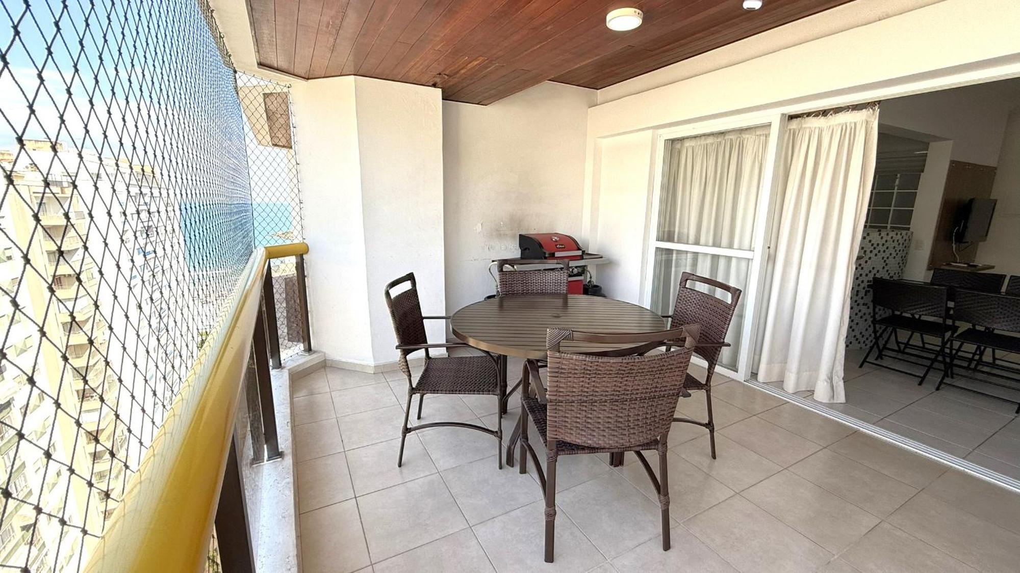 Flat A 1 Quadra Da Pitangueiras - Ar Condicionado - 6 Pessoas Guaruja